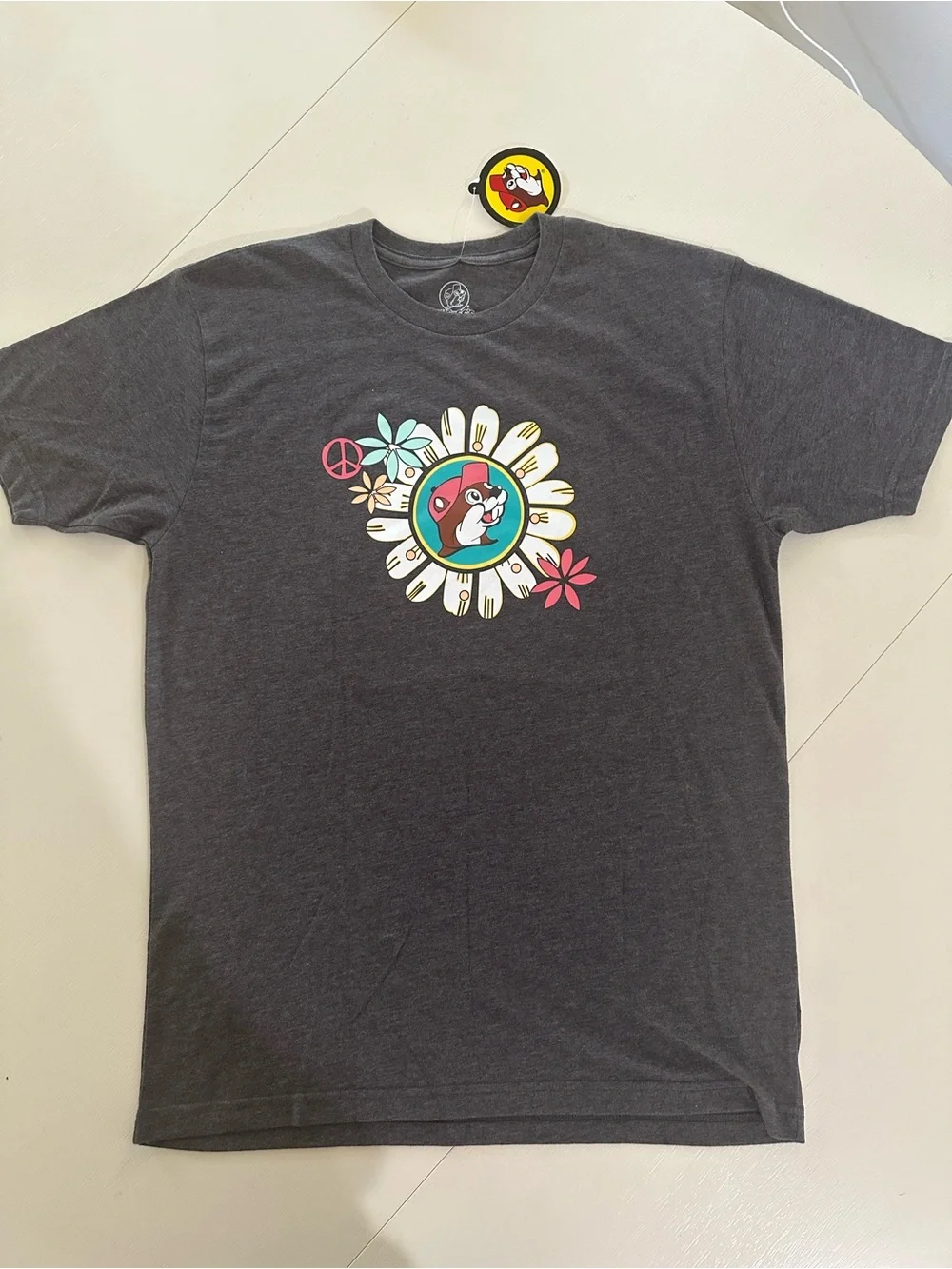 Buc-ee’s shirt women’s size small